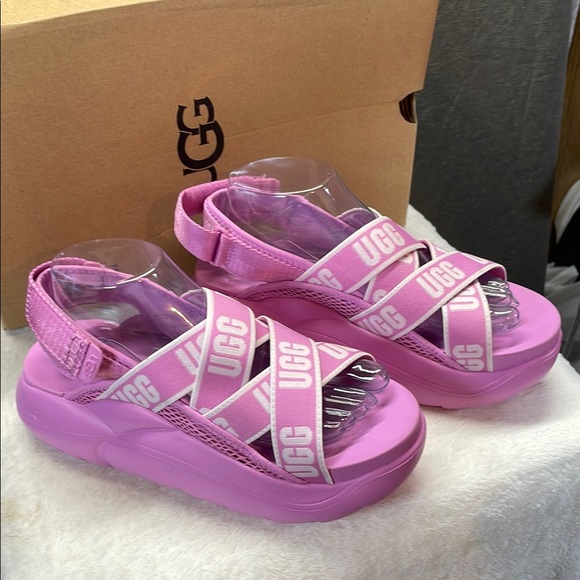 UGG Pink Sandals with‎ Sporty Crisscross Straps - Picture 1 of 9